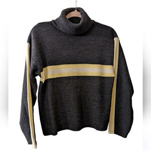 In Charge Sweater Womens Large Grey with Yellow Stripe Knit Cropped